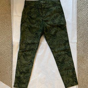 🟢green leaf pixie pants🟢